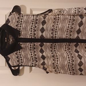 Sleeveless blouse with lace back